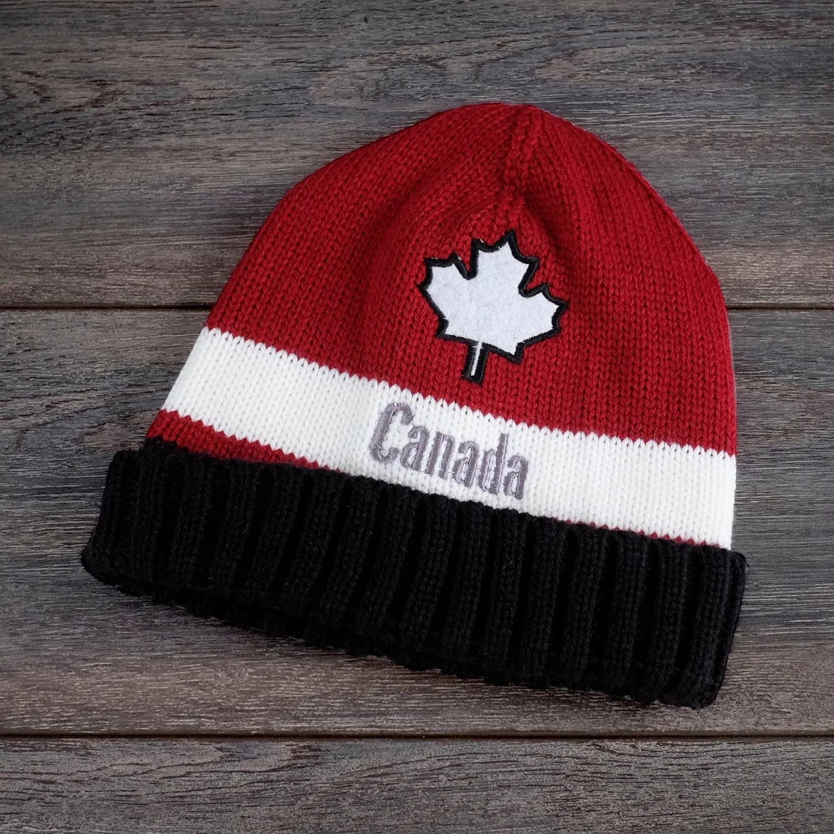 CANADA MAPLE LEAF BEANIE.